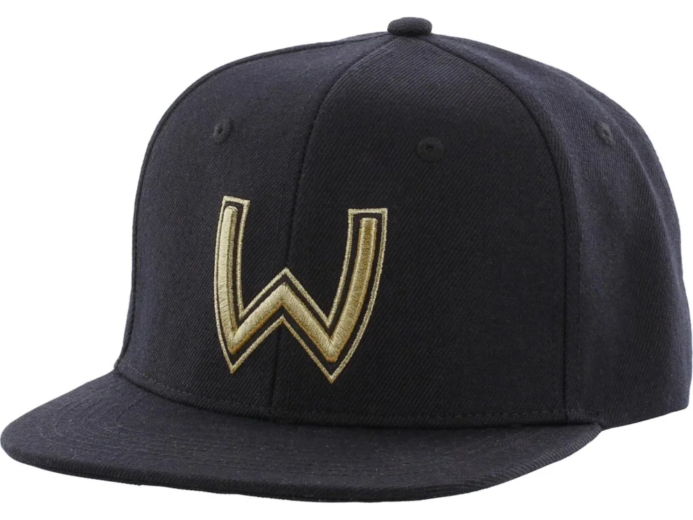Köp online WESTIN VIKING HELMET (BLACK & GOLD)